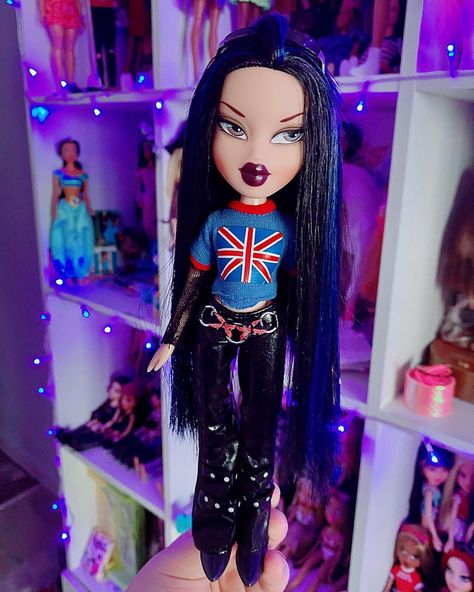 Bratz Dolls Jade Outfit, Bratz Pretty N Punk, Bratz Rock Angelz, Bratz Jade, Bratz Doll Outfits, Disney Princess Modern, Doll Aesthetic, Doll Outfits, Old Dolls