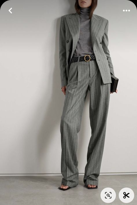 Pinstripe Suit Women Street Styles, Grey Fashion Outfits, Women Grey Suit, Office Clothes Women Business Chic, Straight Pants Outfit, Formal Work Outfit, Pinstripe Suit Women, Fashion Samples, Miranda Hobbes