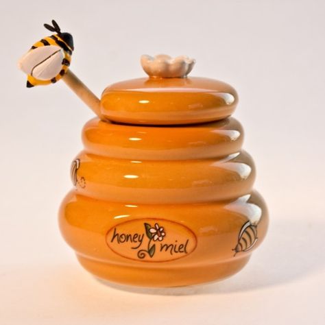 Honeypotting Ceramic Honey Pot, Handwriting Ideas, Honey Pots, Coil Pottery, Pottery Projects, Honey Bottles, Coil Pots, Clay Rings, Gifts For Guests