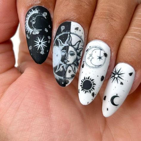 Astronomy Nail Art, Astral Nails, Solar Eclipse Nails, Leo Nail Art, Black Celestial Nails, Astronomy Nails, Wiccan Nails, Crescent Moon Nails, Moon Phase Nails