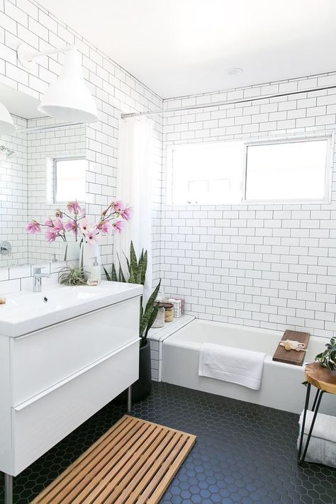 mid century modern bathroom with white subway tiles on the walls and black hexagon ones on the floor Makeover Kamar Mandi, Relaxing Bathroom, Subway Tiles Bathroom, Mid Century Modern Bathroom, White Bathroom Designs, White Subway Tiles, 아파트 인테리어, Modern Baths, Upstairs Bathrooms