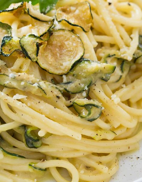 Roasted Zucchini Pasta, Zucchini Parmesan Pasta, Courgette Pasta Recipe, Spaghetti Zucchini Recipes, Zucchini Pasta Recipes Spaghetti, Zucchini Casseroles, Fried Zucchini Recipes, Pasta With Zucchini, Zucchini Pasta Recipes