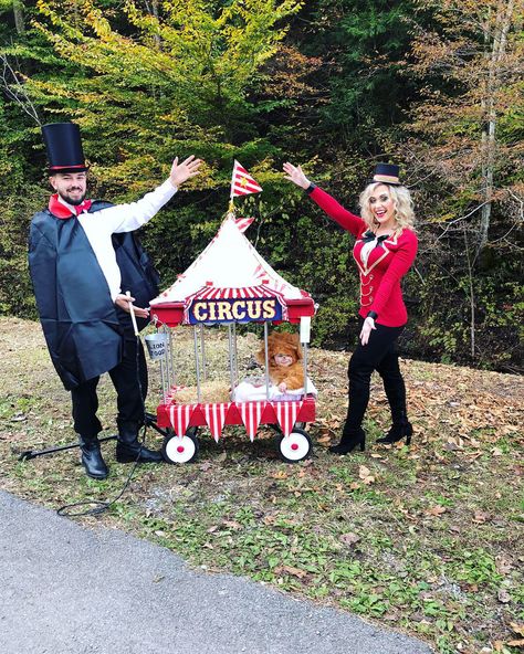 Strong Man Circus Costume, Wagon Halloween Costumes, Baby Lion Costume, Circus Halloween Costumes, Lion Halloween Costume, Family Themed Halloween Costumes, Lion Halloween, Sibling Halloween Costumes, Retro Circus