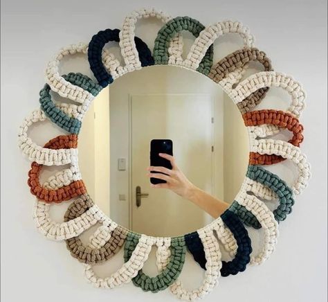 Macrame Mandala Mirror, Macrame Mirror Tutorial, Unique Macrame Ideas, Macrame Gift Ideas, Macrame Mirrors, Macrame Flower Wall Hanging, Macrame Mirror Wall Hanging, Macrame Decor Ideas, Mandala Mirror