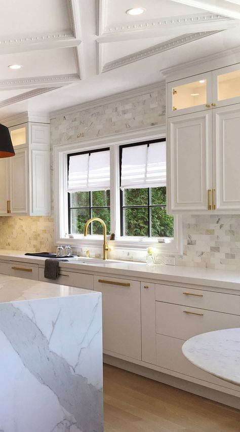 Transitional White Kitchen Calacatta Gold Tile And Countertop. White kitchen cabinets with, white quartz countertop, marble kitchen island and backsplash mosaic tile. #calacattagold #calacattagoldmarble #calacattagoldbacksplash #calacattagoldtile Gold Marble Backsplash, Calacatta Gold Quartz Kitchen, Calacatta Gold Kitchen, Calacatta Gold Quartz, Wood Countertops Kitchen, White Kitchen Backsplash, Countertop Ideas, Calacatta Gold Marble, Quartz Kitchen Countertops