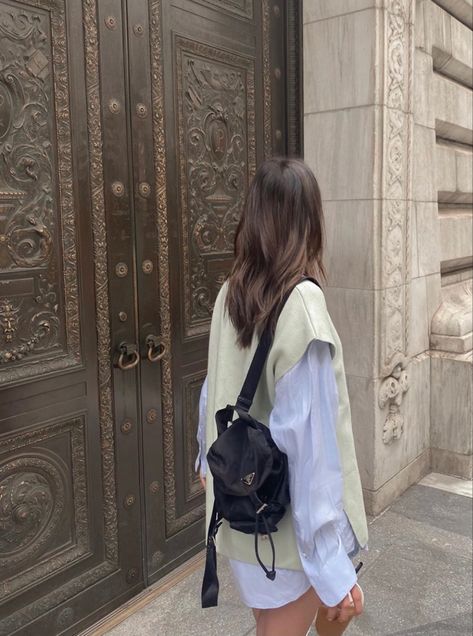 Mini Backpack Outfit Street Style, Prada Backpack Outfit, Backpack Street Style, Pouch Outfit, Prada Mini Bag, Fashion Profile, Woman Backpack, Prada Backpack, Prada Mini