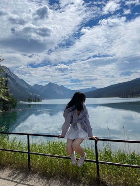 Aesthetic Road Trip Pictures, Banff Outfit Summer, Banff Outfits, Road Trip Aesthetic Outfit, Mountain Aesthetic Outfit, Banff Aesthetic, Mountain Picture Ideas, V Shape Face, Shape Face