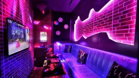 Karaoke Room Ideas, Cyberpunk Room Interiors, Club Restaurant Design, Barbie Hotel, Japanese Lyrics, Display Booth Design, Family Lot, Room Aesthetic Ideas, Guys Room Aesthetic