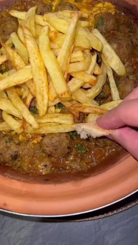 Un délice en bouche 😘😘👌 | Les délices du monde Moroccan Tajine, Tajin Recipes, Morocco Food, Tasty Recipes Videos, Moroccan Food, African Food, Spicy Recipes, Food Cravings, Best Foods