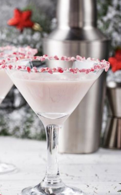 Ingredients: 2 oz Tippy Cow Peppermint Bark  1 oz 360 Double Chocolate Vodka  1 Crushed Candy Cane  For full recipe download the FREE Maine Spirits app or click through to our website! Tippy Cow Recipes Drinks, Crazy Cocktails, Maine Recipes, Crushed Candy Cane, Sweet Cocktail, Chocolate Vodka, Hey Bartender, Cocktail Shots, Christmas Drink