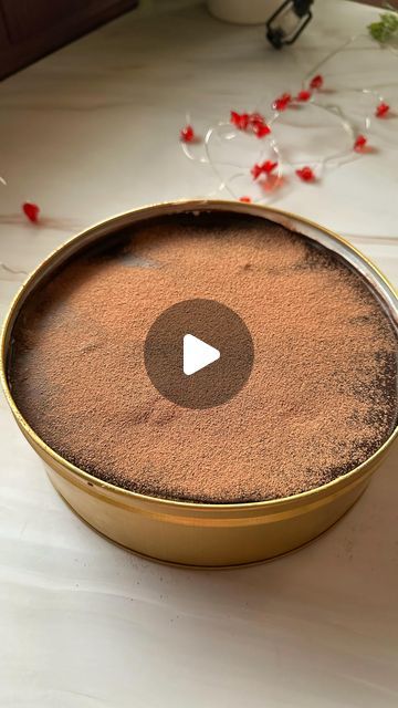 Dream Cake Recipe In Tin Can, 3 Layer Chocolate Cake Recipe, Choco Moist Cake, Dream Cake Recipe, Chocolate Dream Cake, Cake Valentine, What To Bake, Chocolate Desserts Cake, Cake In A Can