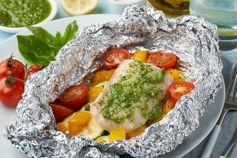 How To Cook Cod In The Oven With Foil - Recipes.net Cod In The Oven, Best Cod Recipes, Fish In Foil Packets, How To Cook Cod, Haddock Recipes, Foil Packet Meals, Foil Packet, Baked Cod, Cod Recipes