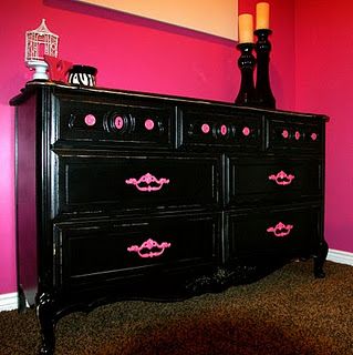 Black and Hot Pink dresser re-do!! Hot Pink Dresser, Pink Black Room, Pink Drawers, Pink Dresser, Dresser Black, Black Dresser, Black And Hot Pink, Black Room, Bedroom Dresser