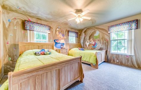 Snow White Bedroom, Florida Villas, Princess Snow White, Themed Rooms, Seven Dwarfs, Disney Home, White Home Decor, White Bedroom, Four Corners