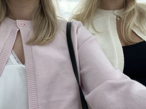 Matching ⭐️- gina tricot cardigans, white and pink, sisters, blonde Scandinavian girls, Scandinavian style, outfit inspo, OOTD Scandinavian Girl Outfit, Pink Outfit Fall, Pink Cardigan Outfit Aesthetic, White Cardigan Outfit Aesthetic, Pink Winter Aesthetic, Sisters Matching Outfits, Scandinavian Style Outfit, Pink Cardigan Outfit, Pink Fall Outfits