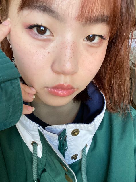 Asian Freckles Makeup, Asian Freckles, Pink Freckles, Makeup Freckles, Ginger Asian, Freckles Makeup, Fake Freckles, 80s Girl, Faux Freckles