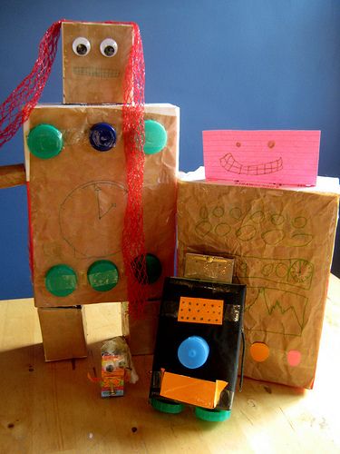 Make Junk Robots: Get out the recycle bin and encourage the family to work together to make a robot (or a whole family of robots). Check out this post from Nurture Store for inspiration! Junk Modelling, Cardboard Robot, Modelling Ideas, Box Crafts, Cardboard Box Crafts, Family Fun Night, Art Activities For Kids, Recycled Art, Upcycled Crafts