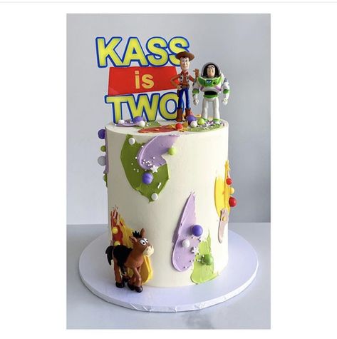 Woody And Buzz Cake, Simple Toy Story Cake, Toy Story Birthday Cake, Woody Birthday, Toy Story Party Decorations, Baby Birthday Party Theme, 5th Birthday Party Ideas, Baby Birthday Themes, Toy Story Cakes