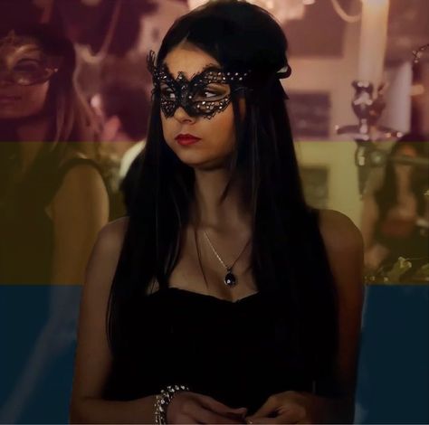 Mascarade Costume, Tvd Fashion, Tvdu Characters, Katerina Petrova, Klaus And Caroline, Halloween Costume Outfits, Katherine Pierce, Elena Gilbert, Masquerade Ball