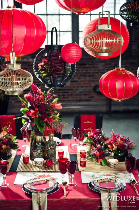 Old Shanghai tablescape - how gorgeous would this be for a Chinese New Year Celebration. Chinese Party, Japanese Party, Red Lanterns, Asian Party, Chinese New Year Party, Chinese Theme, Old Shanghai, Dinner Party Decorations, Chinese New Year Decorations