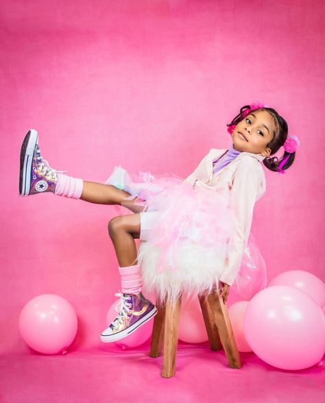 Mini Photo Sessions, Studio Photoshoot Ideas, Barbie Kids, Family Portrait Poses, Kids Studio, Barbie Theme, Birthday Wish, Birthday Photography, Bday Girl