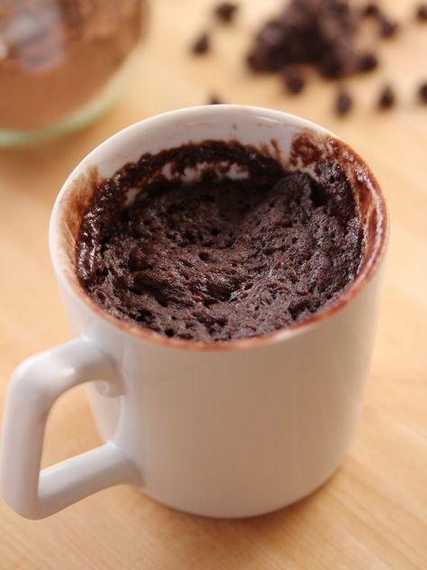 Chocolate Cake in a Mug recipe from Ree Drummond via Food Network Episode Dorm Room Dining Cake In A Mug Recipe, Chocolate Cake In A Mug, Mug Recipe, Ree Drummond Recipes, Cake In A Mug, Heal Thyself, Cake Cafe, Cafe Delites, Ww Desserts