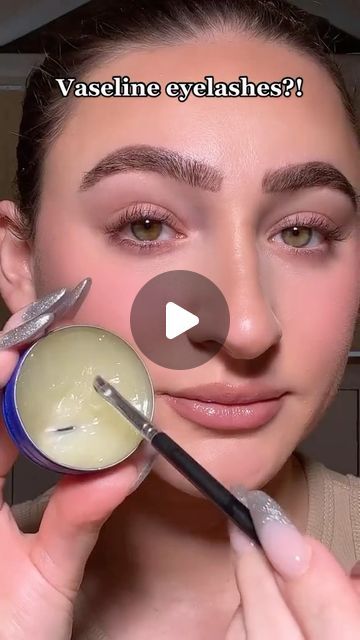 Vaseline Eyelashes, Vaseline For Hair, Perfect Winged Eyeliner, Makeup Secret, Makeup Glam, Makeup Mistakes, Beauty Games, Have You Tried, Vaseline