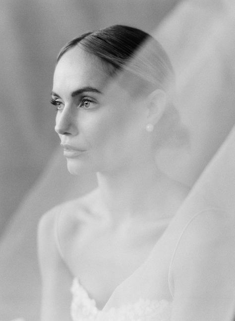 Bridal Portraits Close Up, Bridal Styled Shoot, Wedding Portrait Poses, Bride Photoshoot, Bridal Poses, Wedding Pic, Bride Portrait, Bridal Photoshoot, Wedding Day Inspiration