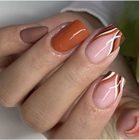 Autumn Nails 2023 Orange, Autumn Swirl Nails, Autunum Nails, Brown Abstract Nails, Novemember Nails, Orange And Brown Nails, Autumn Nails French Tips, Black Witchy Nails, Bougie Nails