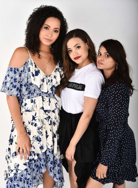 Charmed San Diego "ComicCon2018" Cast Photoshoot Cast Photoshoot, Madeleine Mantock, Charmed 2018, Halliwell Sisters, Charmed Reboot, Show To Watch, Zodiac Chart, Charmed Tv Show, Sarah Jeffery