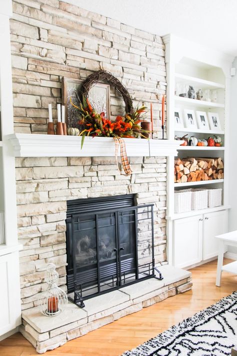 Fall Mantle Decor With Tv, Mantle Decor With Tv, Fall Fireplace Mantel Decor, Mantle Decor With Tv Above, Fall Fireplace Mantel, Fireplace Mantel Designs, Fall Mantle Decor, Winter Living Room, Fall Fireplace