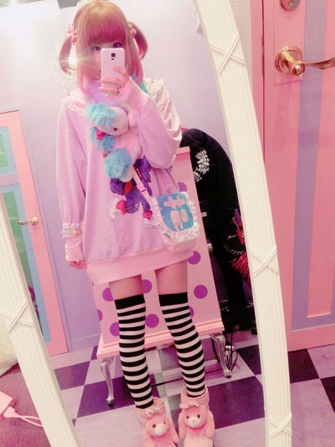 ☆magical girl☆ Menhera Kei Fashion, Yami Kawaii Outfit, Menhera Fashion, Yumi Kawaii, Kawaii Outfit Ideas, Hat Aesthetic, Kei Fashion, Yami Kawaii, Mooncake