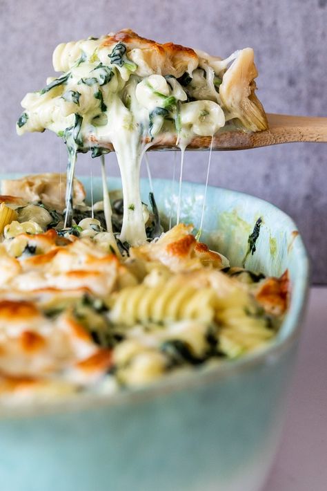 Spinach artichoke pasta bake - Simply Delicious Gluten Free Pasta Dinner Recipes, Vegetarian Baking Recipes, Italian Vegetarian Recipes Dinners, Italian Food Vegetarian, Creamy Vegetarian Pasta Recipes, Vegetarian Recipes Dinner Main Dishes, Healthy Meatless Recipes, Vegetarian Weeknight Meals, Vegitaren Recipes High Protein