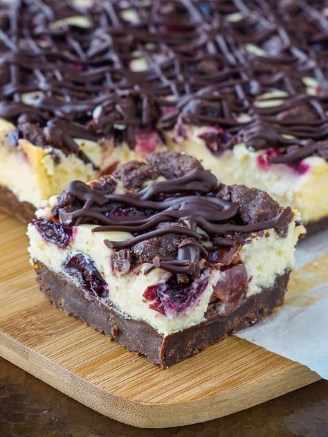 Cherry Cheesecake Bars, Chocolate Cherry Cheesecake, Brownies Decorados, Cherry Bars, Cheesecake Squares, Rock Recipes, Cakes Recipes, Cherry Cheesecake, Bar Recipes