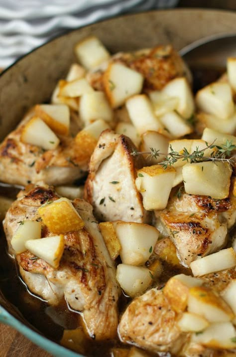 Roasted Chicken with Honey Bacon Pears | ReluctantEntertainer.com Honey Bacon, Chicken With Honey, Summer Meals, Pear Recipes, Fall Dishes, 100 Calories, Mashed Sweet Potatoes, Roasted Chicken, Easy Chicken Recipes