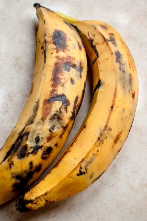 ripe plantains Benefits Of Plantains, Paleo Plantain Recipes, How To Cook Plantains, Aip Snack, Baked Plantains, Sweet Plantains, Plantain Recipes, Grain Free Diet, Ripe Plantain