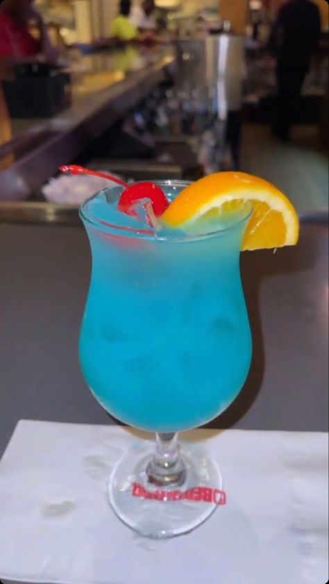 Weird Drinks, Fruity Alcohol Drinks, Iced Drinks Recipes, Pretty Alcoholic Drinks, Cocktail Drinks Alcoholic, Colorful Drinks, Yummy Alcoholic Drinks, Liquor Drinks, Refreshing Drinks Recipes