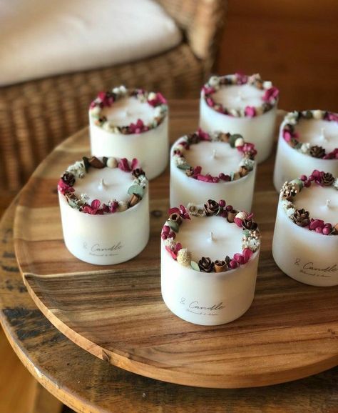 Botanical Cake, Candle Making Recipes, Handmade Candles Diy, Diy Candles Homemade, Joy Of Giving, Homemade Scented Candles, Sweet Candles, Making Candles Diy, Candle Projects