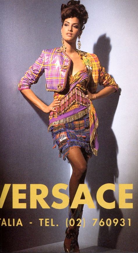 Versace Spring 1992 | Yasmeen Ghauri Gianni And Donatella Versace, Versace 90s, Versace Print, Yasmeen Ghauri, 90s Runway Fashion, 90s Supermodels, Versace Couture, Vintage Versace, 90s Models