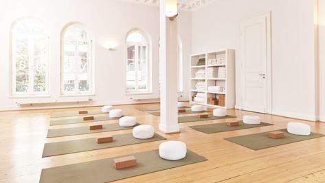 Design And Tech Are Transforming Fitness Yoga Studio Design Ideas, Yoga Studio Interior, Sala Yoga, Yoga Room Design, Relaxation Yoga, Meditation Studio, Wellness Selfcare, Meditation Relaxation, Yoga Studio Design