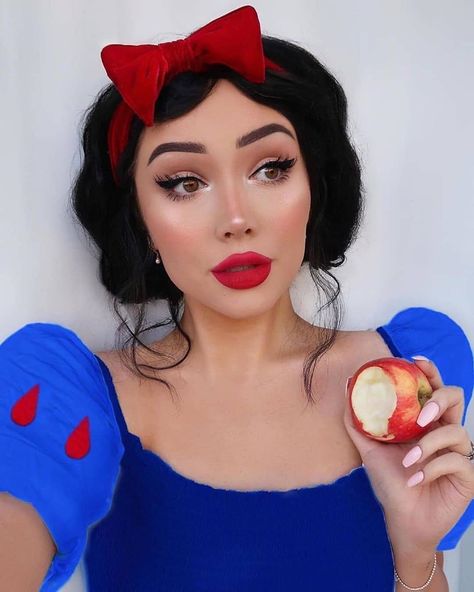 Makeup Tutorials on Instagram: “Double Tap ❤️ Last slide @_emily_hanson_  Credit  @ohmygeeee _ . . . . . Ignore tags : #creativemakeup #colorfulmakeup #editorialmakeup…” Snow White Makeup, Disney Princess Films, Carnaval Make-up, Disney Princess Makeup, 20 Makeup, Snow White Costume, Princess Makeup, Disney Makeup, Halloween Makeup Looks