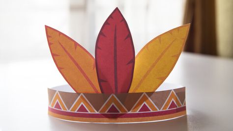 DIY Native American Crown for kids #thanksgivingcrafts #thanksgivingactivities Pilgrim Bonnet, Thanksgiving Hats, Thanksgiving Lessons, Thanksgiving School, Thanksgiving Classroom, Turkey Hat, Pilgrim Hat, Thanksgiving Preschool, Thanksgiving Art