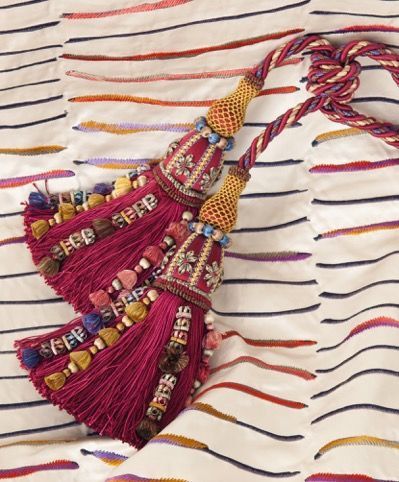 Tassles Design, Mexican Tassels, Tassels Fashion Clothing, Fabric Tassels, Designer Tassels, Tassel Crafts, Saree Tassels, Diy Tassel, Handmade Embroidery Designs