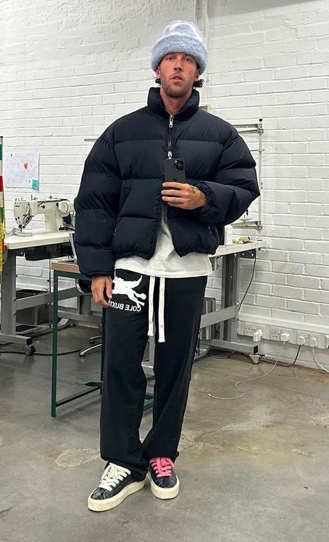 Urban Winter Outfits Men, Black Puffer Jacket Aesthetic, Cole Buxton Aesthetic, Cole Buxton Outfit, Puff Jacket Outfit Men, Men’s Winter Street Outfits, Short Puffer Jacket Outfit, Bubble Jacket Outfit, Padded Jacket Outfit