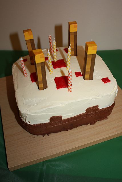 Jerretts Minecraft bday: the cake | Flickr - Photo Sharing! Minecraft Party Game Ideas, Minecraft Party Games, Pastel Minecraft, Minecraft Bday, Minecraft Party Decorations, Minecraft Birthday Party, Minecraft Cake, Minecraft Birthday, Minecraft Stuff