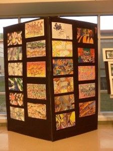 8 unique ways to display student artwork. Your students will be thrilled to see their artwork this way! Art Show Display, Art Display Panels, Christian Pics, Sculpture Studio, Foam Boards, Diy Display, Art Shows, Diy Artwork, Year One