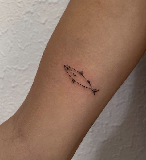 Minnow Fish Tattoo, Blue Tatoos Minimal, Dainty Fish Tattoo, Funny Fish Tattoo, Fish Tattoo Aesthetic, Sea Tatoos Ideas, Minnow Tattoo, Fine Line Fish Tattoo, Fish Hip Tattoo