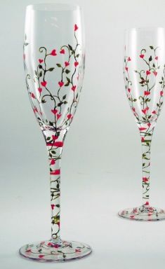 Valentines Glass Painting Ideas, Champagne Flute Painting, Champagne Glass Painting Ideas, Champagne Glass Painting, Valentine Glasses, Painted Champagne Glasses, Fancy Wine Glasses, Glassware Crystal, Painted Champagne Flutes