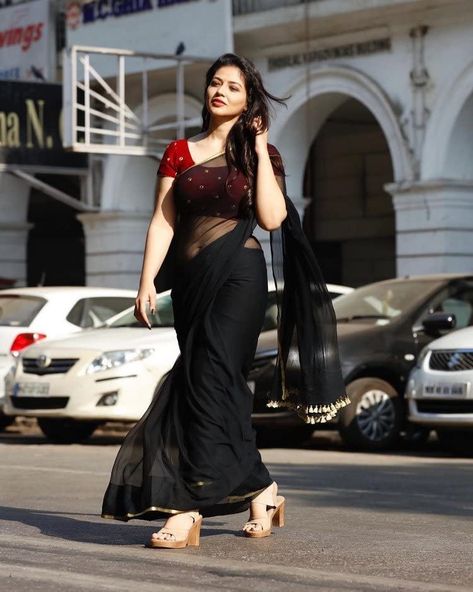 Plain Georgette Saree, Priyanka Jawalkar, Black Sari, Indian Fashion Saree, Saree Photoshoot, Black Saree, Saree Models, Indian Dress, Elegant Saree