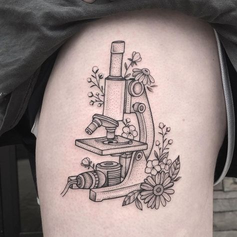 Microscope Tattoo, Scientific Tattoo, Teacher Tattoos, Science Tattoo, Science Tattoos, Brain Tattoo, Hp Tattoo, Tattoo Style Drawings, Arrow Tattoos